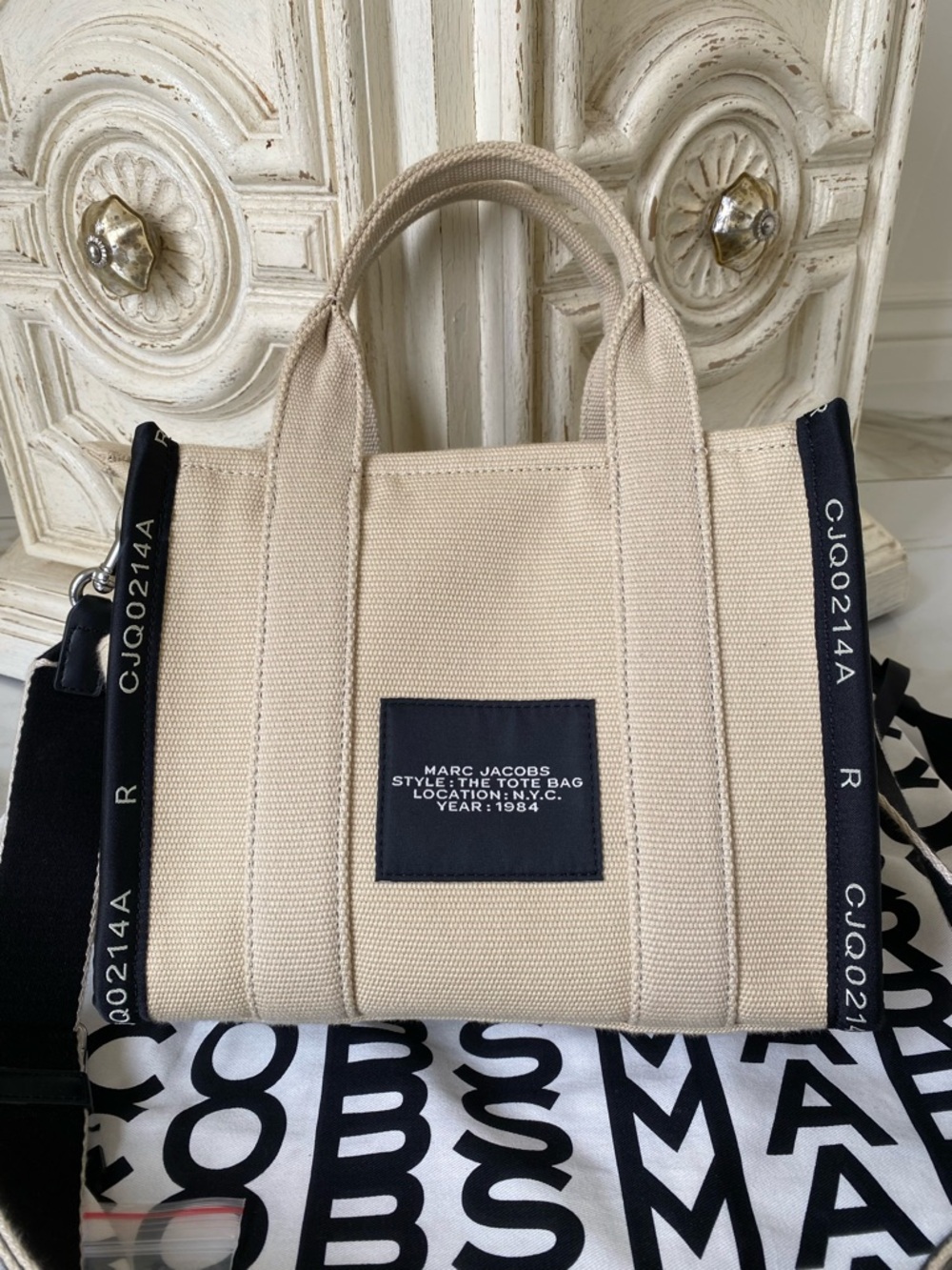 NWOT Marc Jacobs THE JACQUARD SMALL TOTE BAG Warm Sand and Black (10”Lx 5”Dx8”H) - Picture 5 of 17